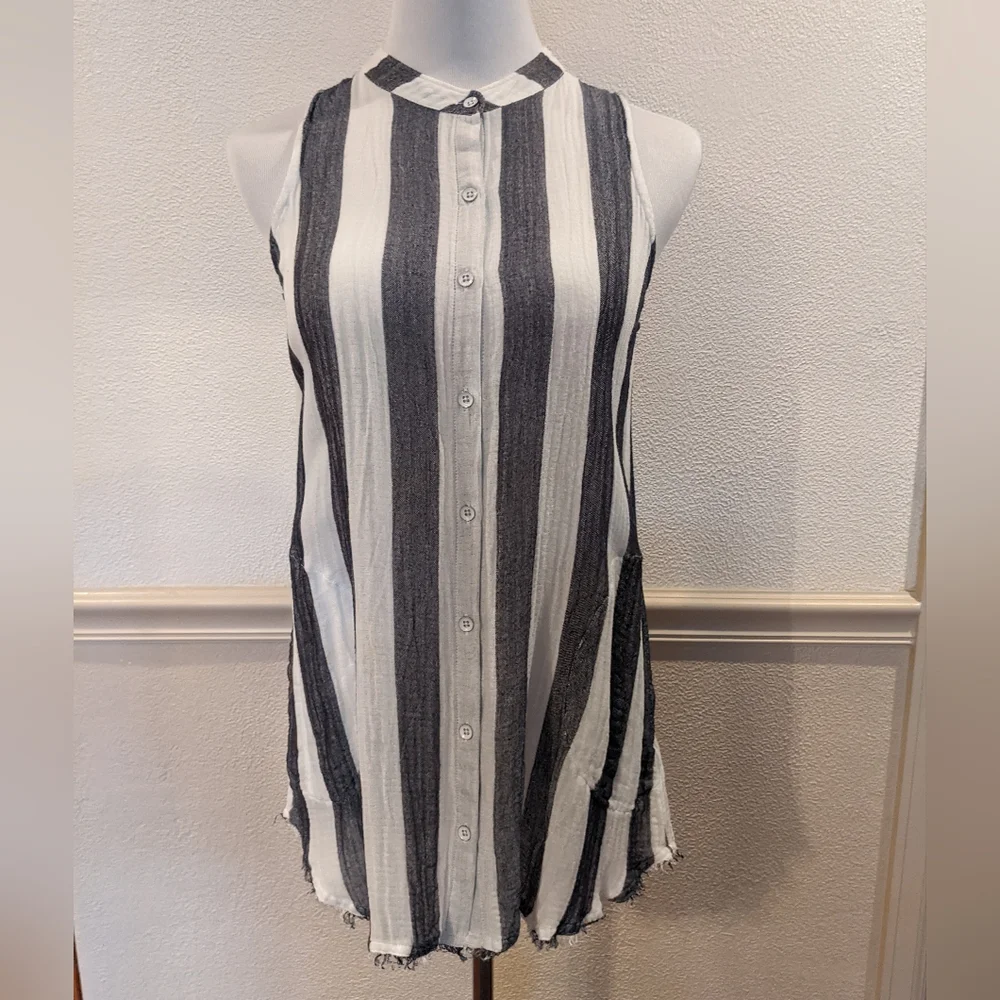 cloth & stone Swing Top w/Pockets - Picture 2 of 7